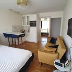 La Alaia Apartment With Parking